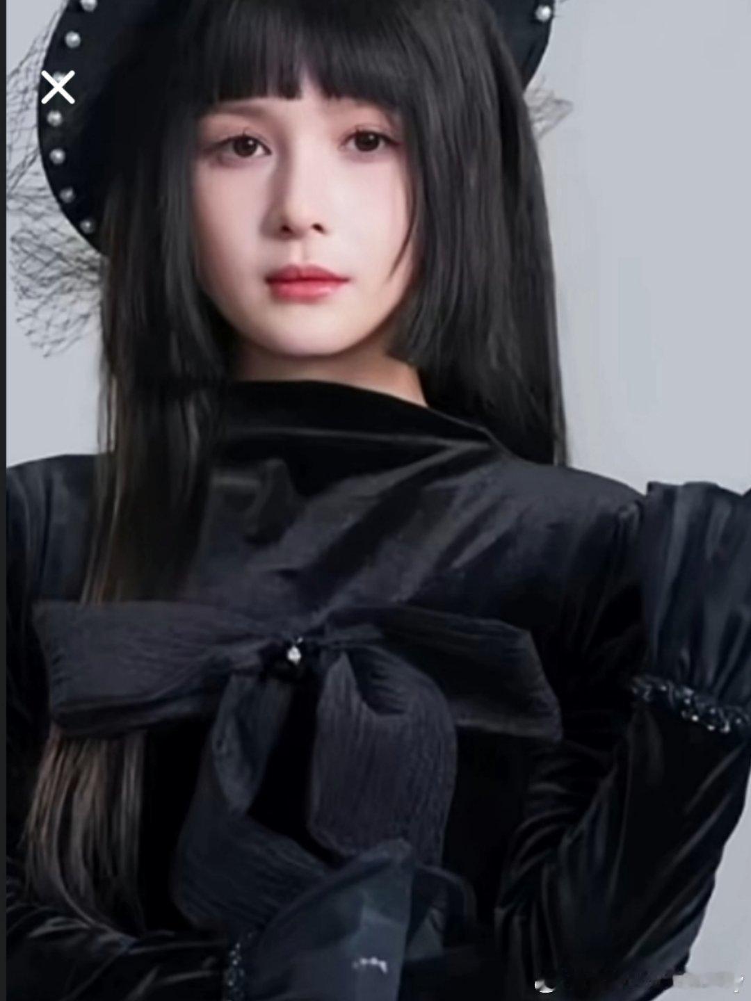 学艺先做，没牌硬耍，搞职场80有一套！短剧演员左一承认殴打助理并道歉！去看