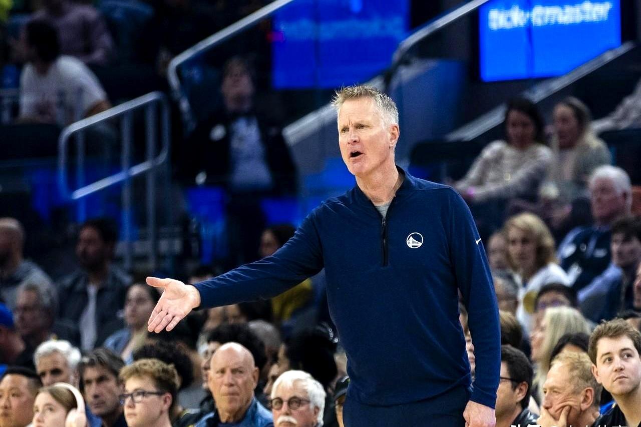 勇士领先1分，然后格林就被换下了场。就因为那要命的30秒，他先是一把推倒对