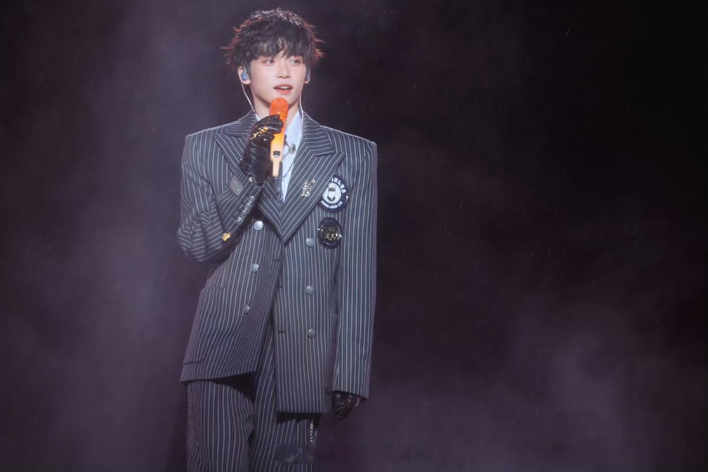 梓渝工作室出图梓渝工作室的造型和出图这么没的说，梓渝小卷毛太可爱了​