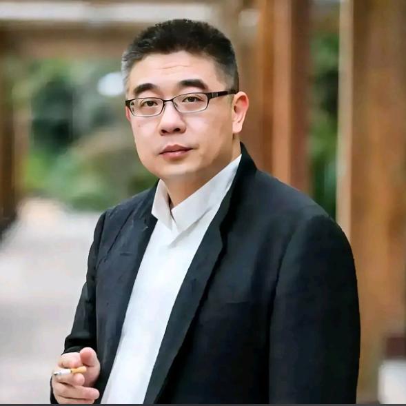 复旦大学教授钱文忠曾发言称：我们的社会已经有了严重的问题，严重到让那些诚实守信、