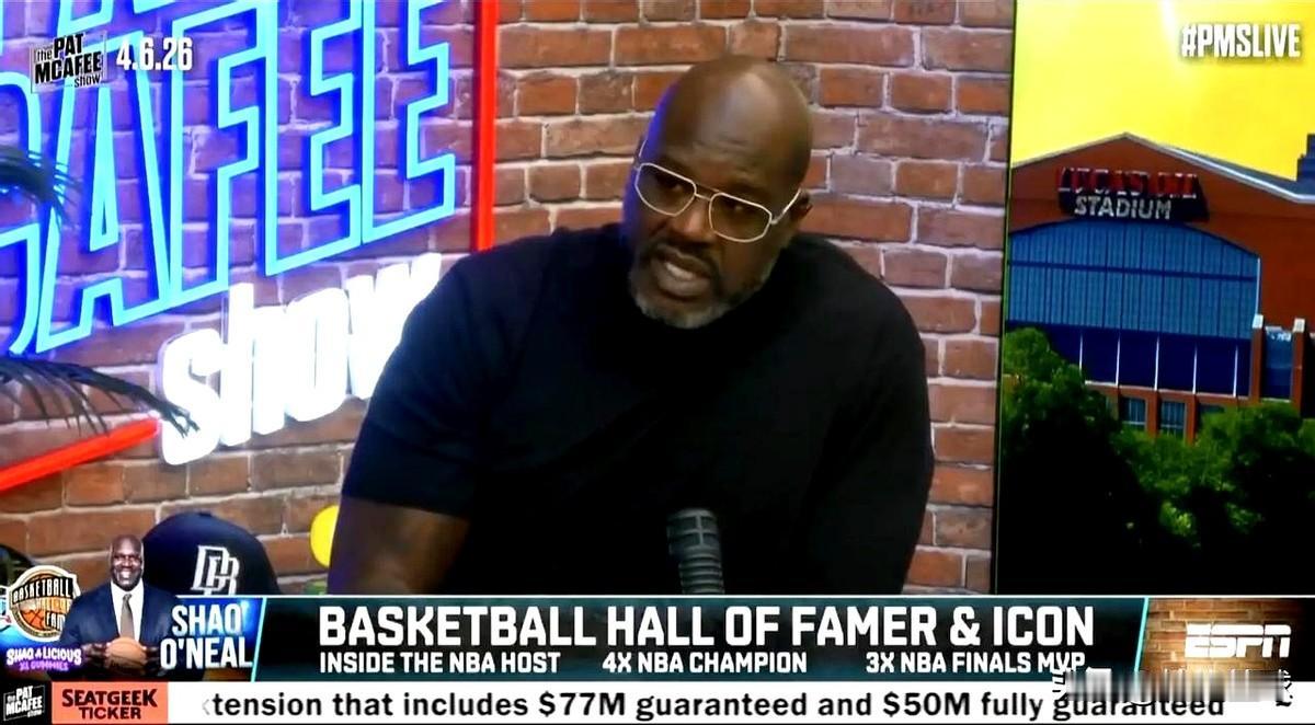 听到奥胖把库里和那三位神仙并列，我心里咯噔一下，又觉得无比熨帖。是啊，库里没法