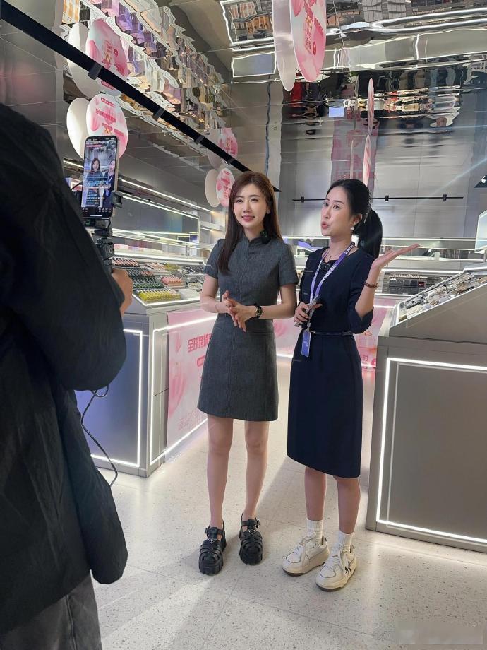 福原爱瘦了这么多，我一直以为她有点胖呢​​​​