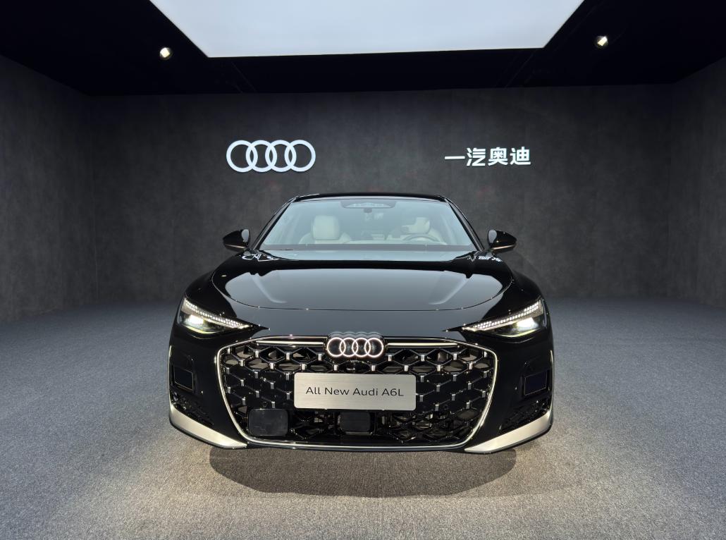 全新奥迪A6L换代外观，到底够不够拉？咱唠唠今天刚上市的全新奥迪A6L啊！3月