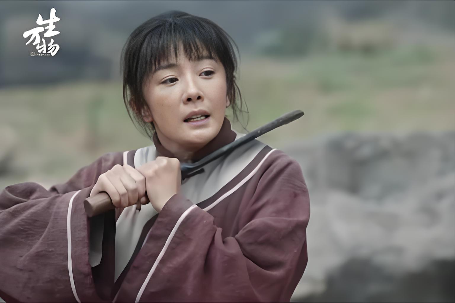 杨幂凭借热播剧《万物生》，受到圈内圈外的一致好评，再次印证了一个真理：好的作品，