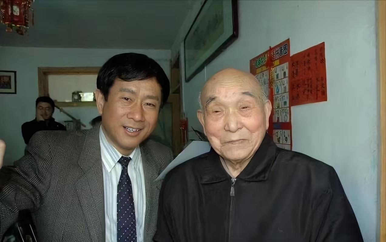 ​​1937年，山东一个老太把一个晕倒的日本鬼子拖回了家，人刚放下，老太太就对儿