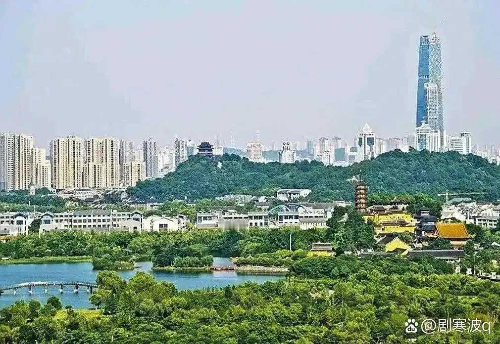 一百平米房子的各地价格差异：1.香港：大约1500万。2.澳门：大约