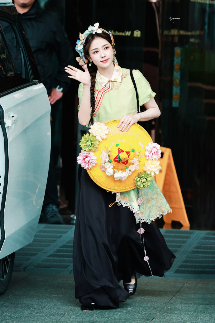 白鹿孟子义造型路透白鹿孟子义造型白鹿孟子义造型路透，新中式好美吧~