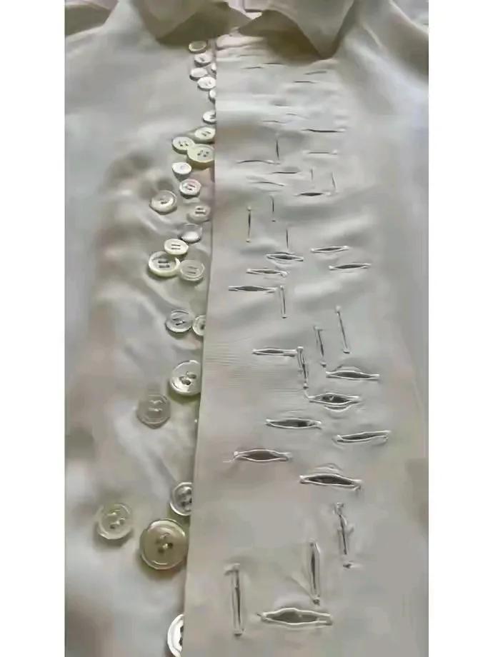 自从公司定了这样一批工作服,我是天天上班迟到,我该不该很领导提一下建议呢?