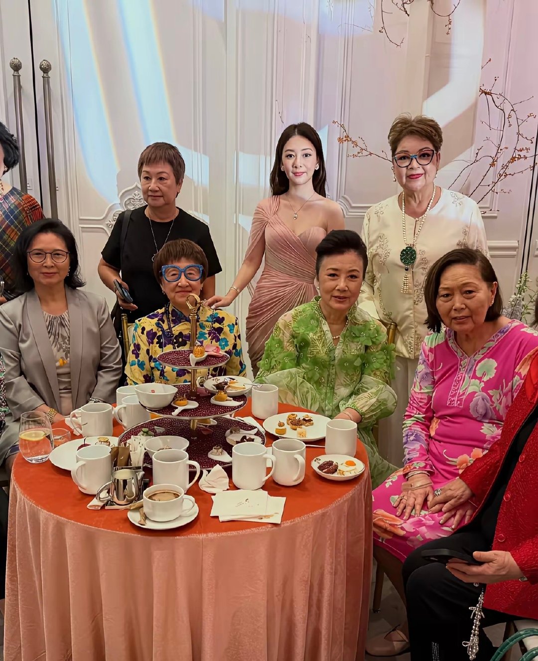 方媛参加奚梦瑶答谢宴，都说方媛挤不进富豪的圈子，这不打脸了吗？​