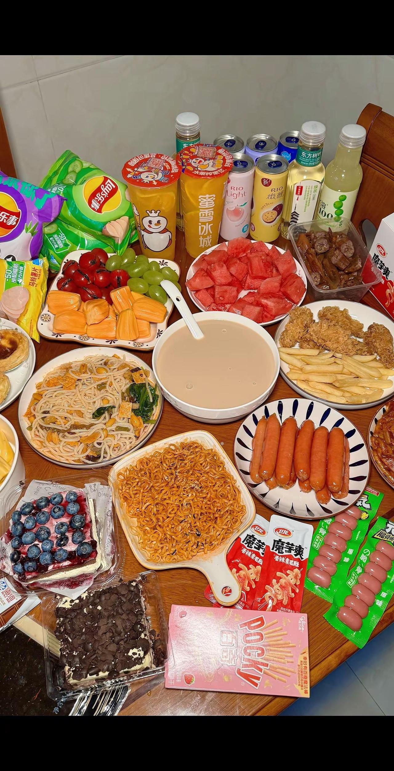 幸福有很多种有人给你做饭算一种。