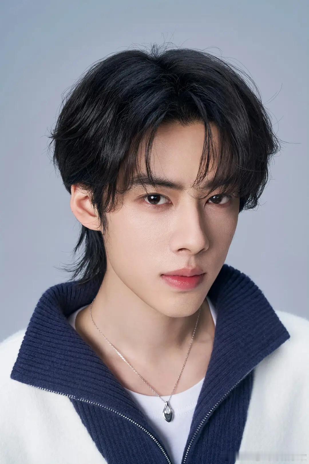 郭敬明整的选秀，四喜欢的是马脸类型吗，怎么都这么窄长