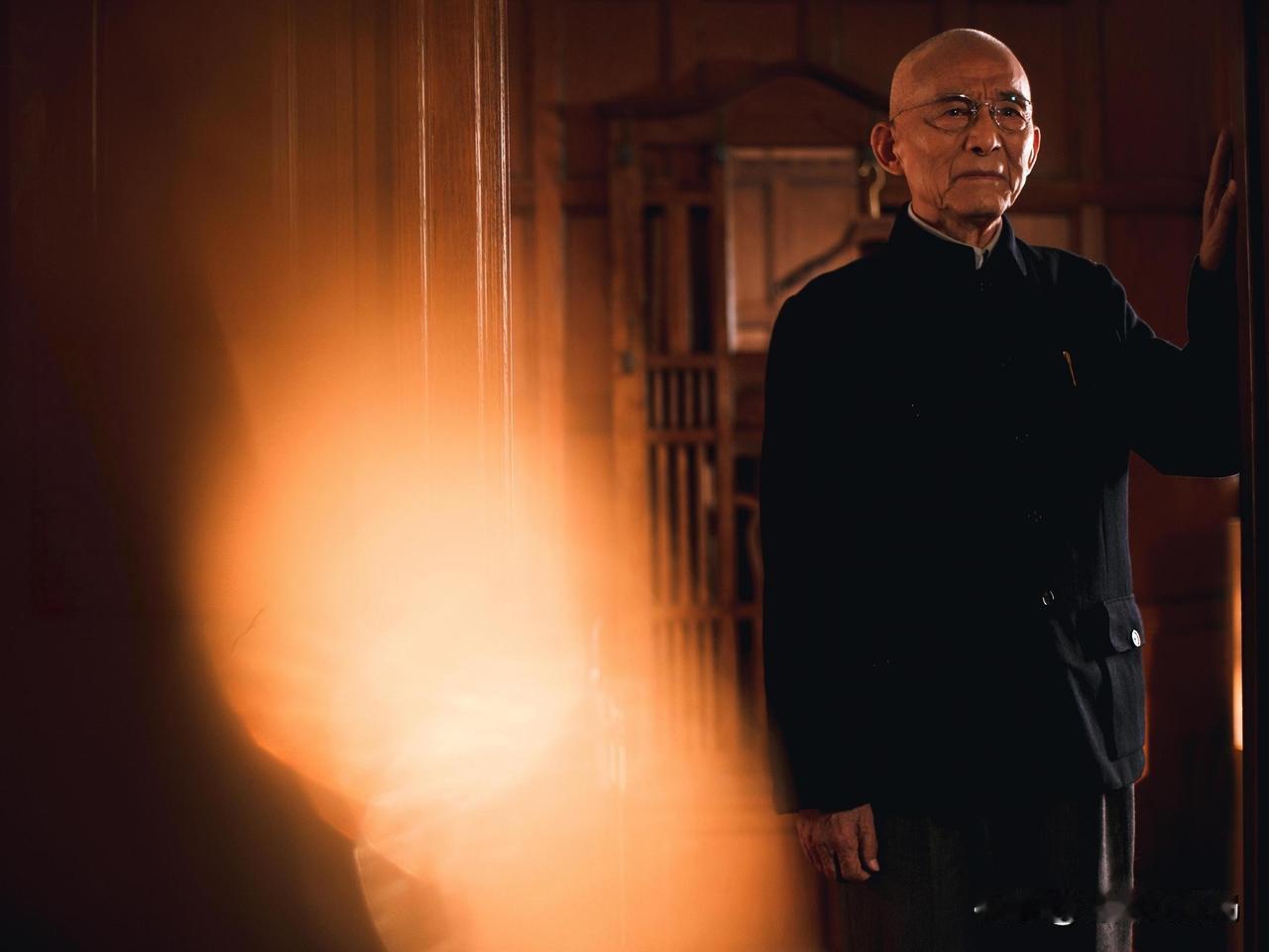 游本昌孙女发文悼念：我的爷爷在睡梦中离去。据中国国家话剧院发布讣告，2026