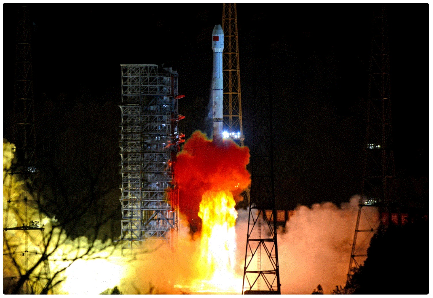 SpaceX星船火箭测试飞行失败，主要内容包括：SpaceX的巨型火箭St