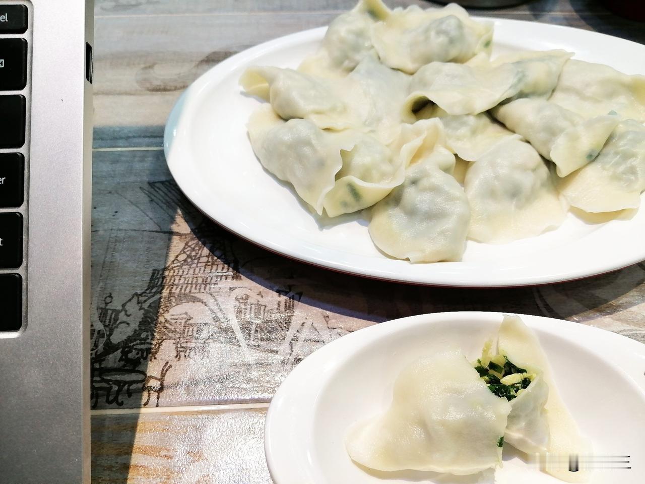 饿了，出来吃个饺子。我今天想好了，饿了就马上吃。自己不想做，就到外面吃，总之我不