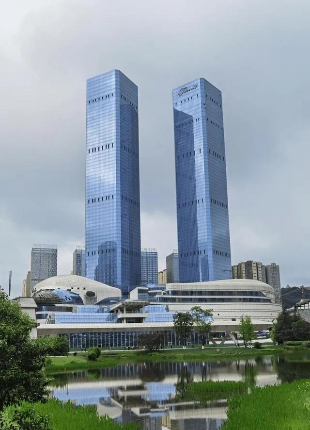 这是中国的GDP没有超6千亿的城市的城建，这个是中国的二线城市，林城贵阳，城在林