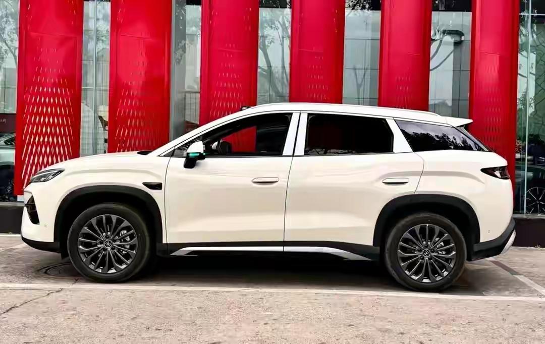 “18万买宋Ultra？你脑子进水了吧，这价格直接上方程豹钛7啊！”刚提车就