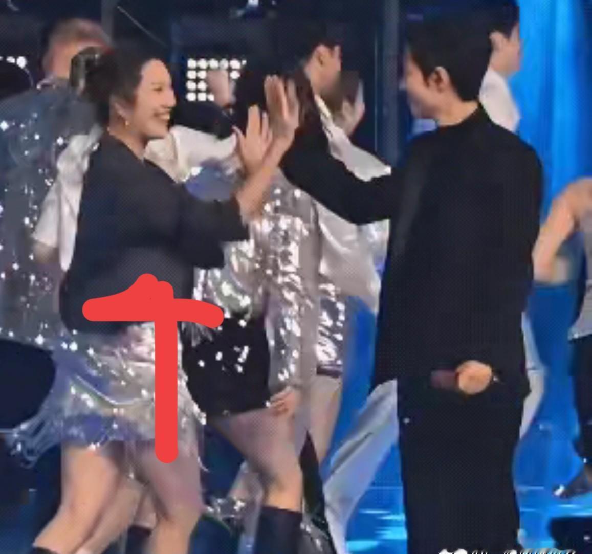 你以为顶流是靠什么站稳的？肖战用一个“美丽的误会”给出了答案。成都《如梦之梦