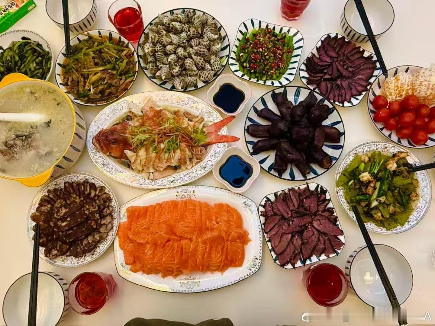 穆祉丞家的年夜饭超级丰盛！