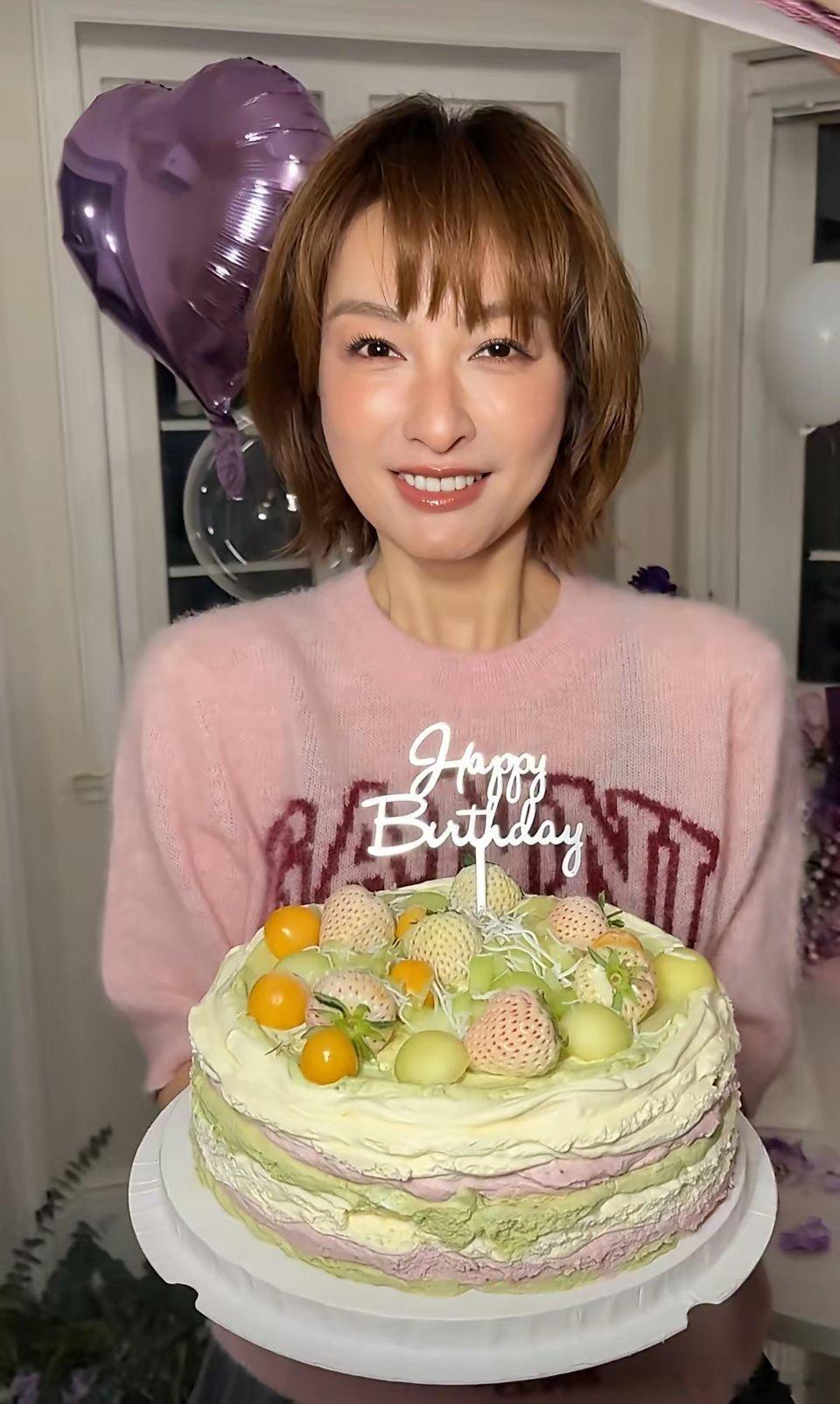 吴昕，43岁了，该做的一样都没有做，没有结婚，没有生娃，没有当妈，恋爱目前也没有