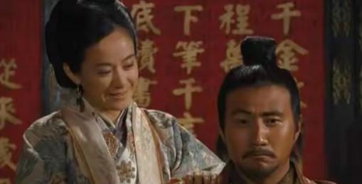 徐达生于1332年，死于1402年，功成名就前，他就找到朱元璋说：“哥，你当上皇