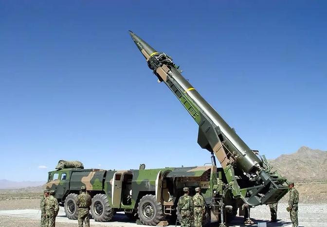 中国成功研发出重要战略意义武器东风-25FK防空导弹，美国第一时间就坐不住了，只