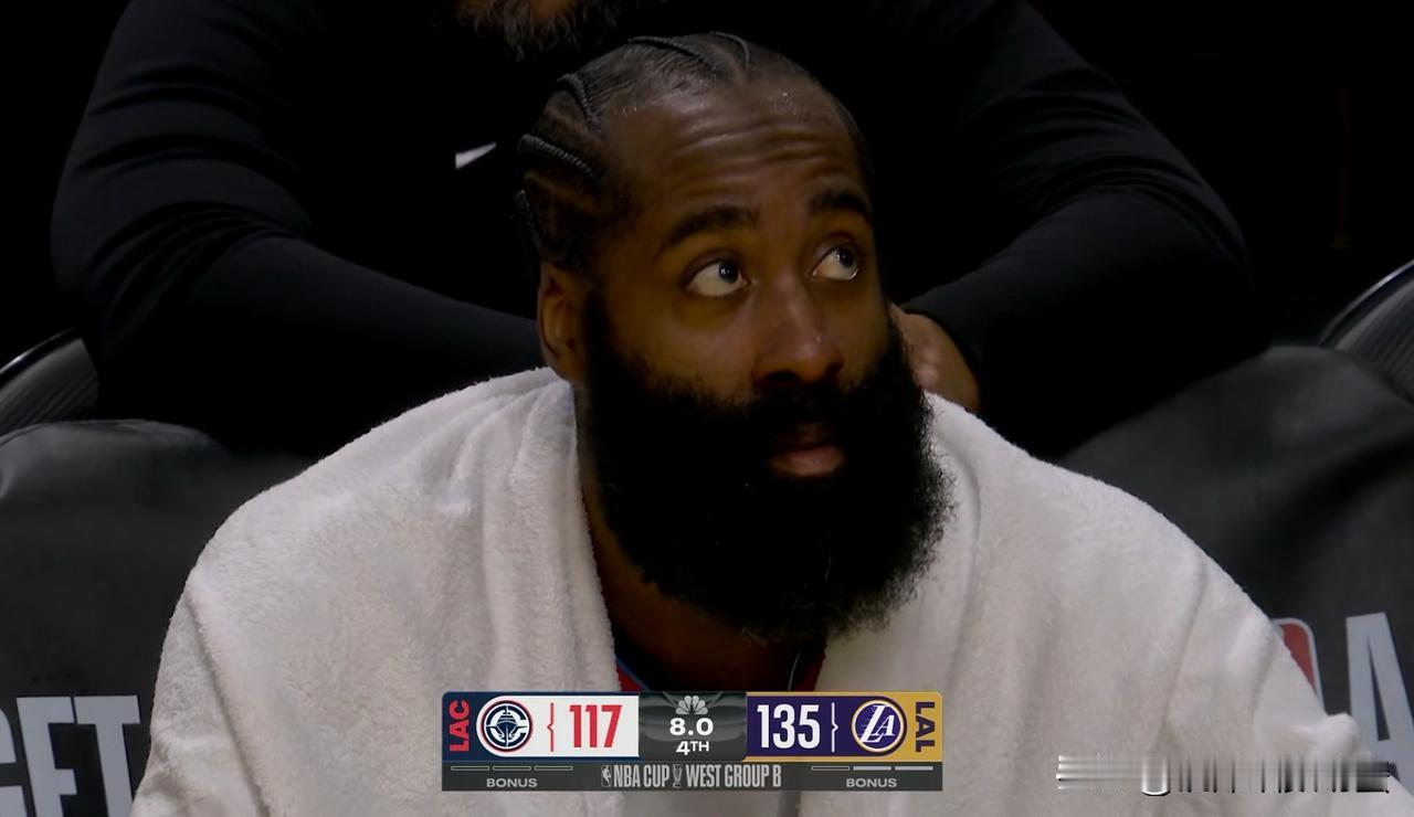 快船老将哈登的心里真是太苦了！在今天进行的快船和湖人的比赛中，当时距离全场比赛结