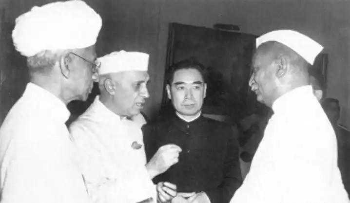 “印度当年到底哪来的底气？”1961年底，印度开始推行“前进政策”，不断把小股部
