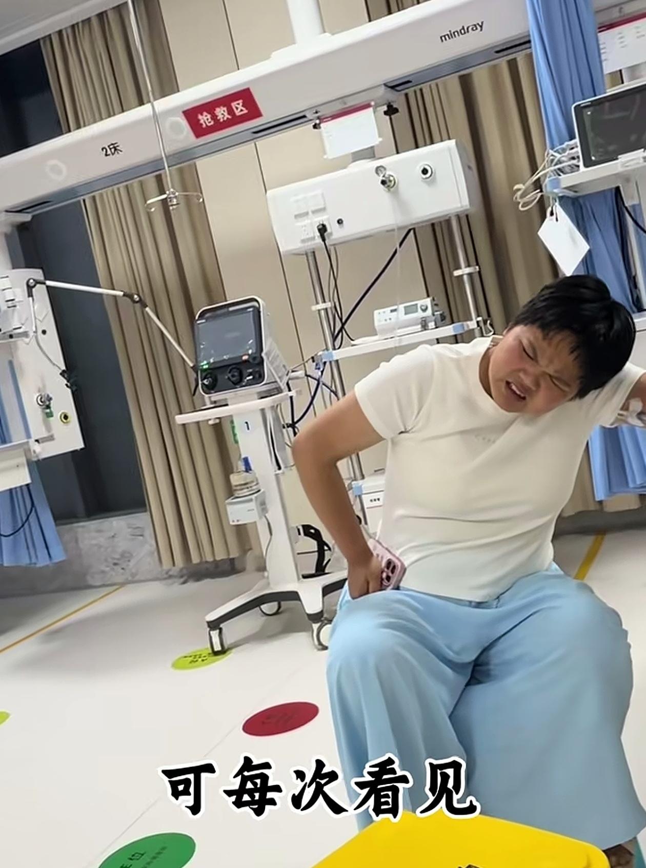 重庆女孩胡心瑶真的不能再直播了，昨晚又被120送到急诊室，只能靠吗啡止痛，这样做