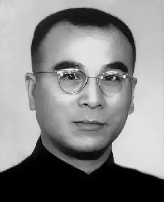 1949年，渡江战役前，国军军官杨兆龙四处奔走求情，终于在渡江战役前7天，从监狱