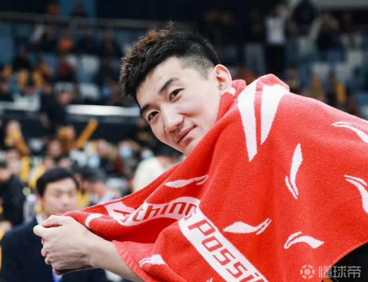 中国男篮不要孙铭徽是有原因的！之前一直有有人很奇怪为什么孙铭徽在常规赛表现不错但