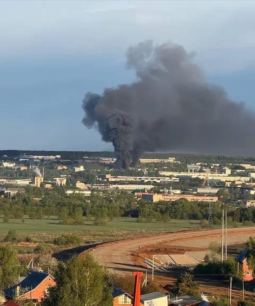 大规模轰炸！能动手绝不吵吵，还得是普京！新年刚没几天，那边就传来消息，俄军的