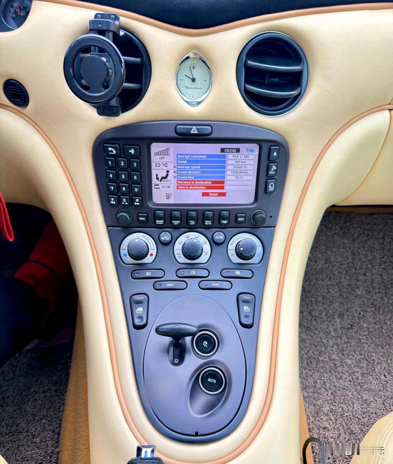 时代在进步，但我还是觉得这种中控好看