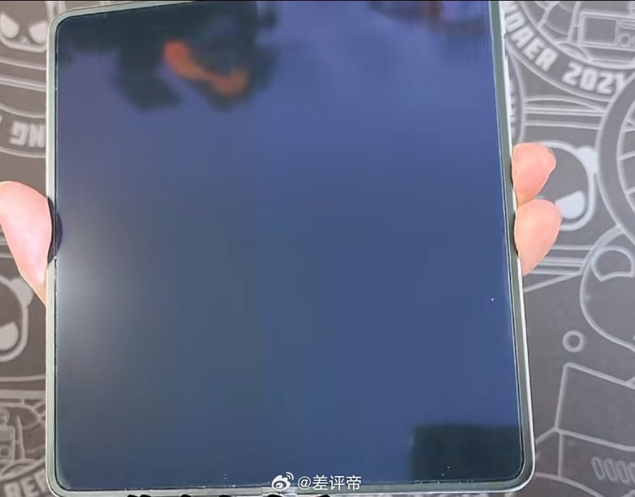 今天从深圳回来，一眼就看到OPPOFindN6机场的广告了像我同事有不少喜欢