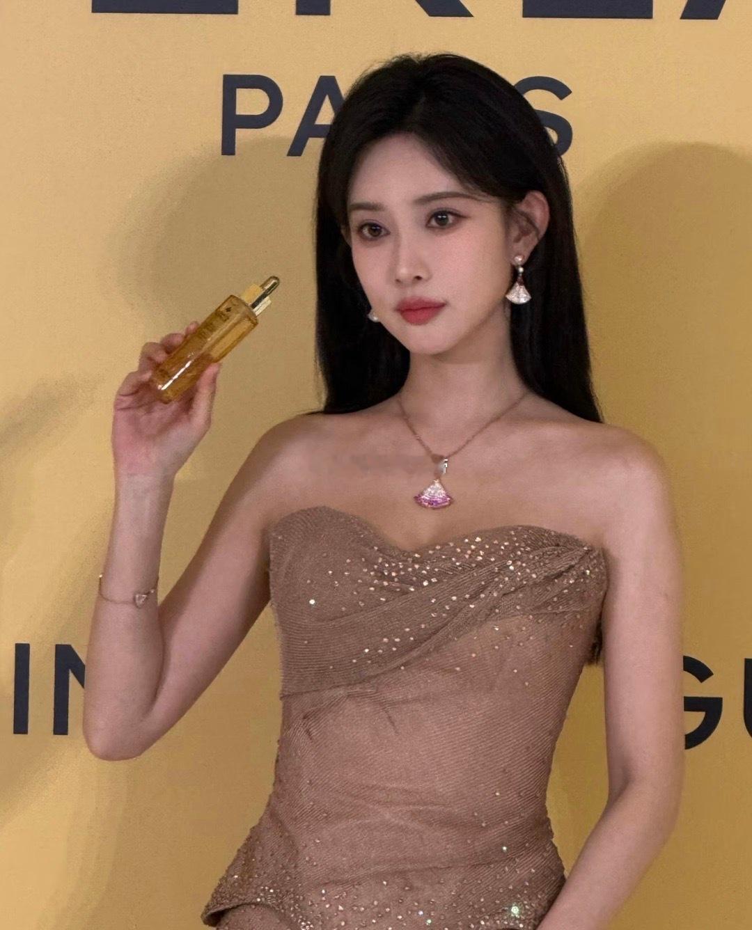孟子义线下生图只有88斤真的好瘦啊还是要注意健康​​​