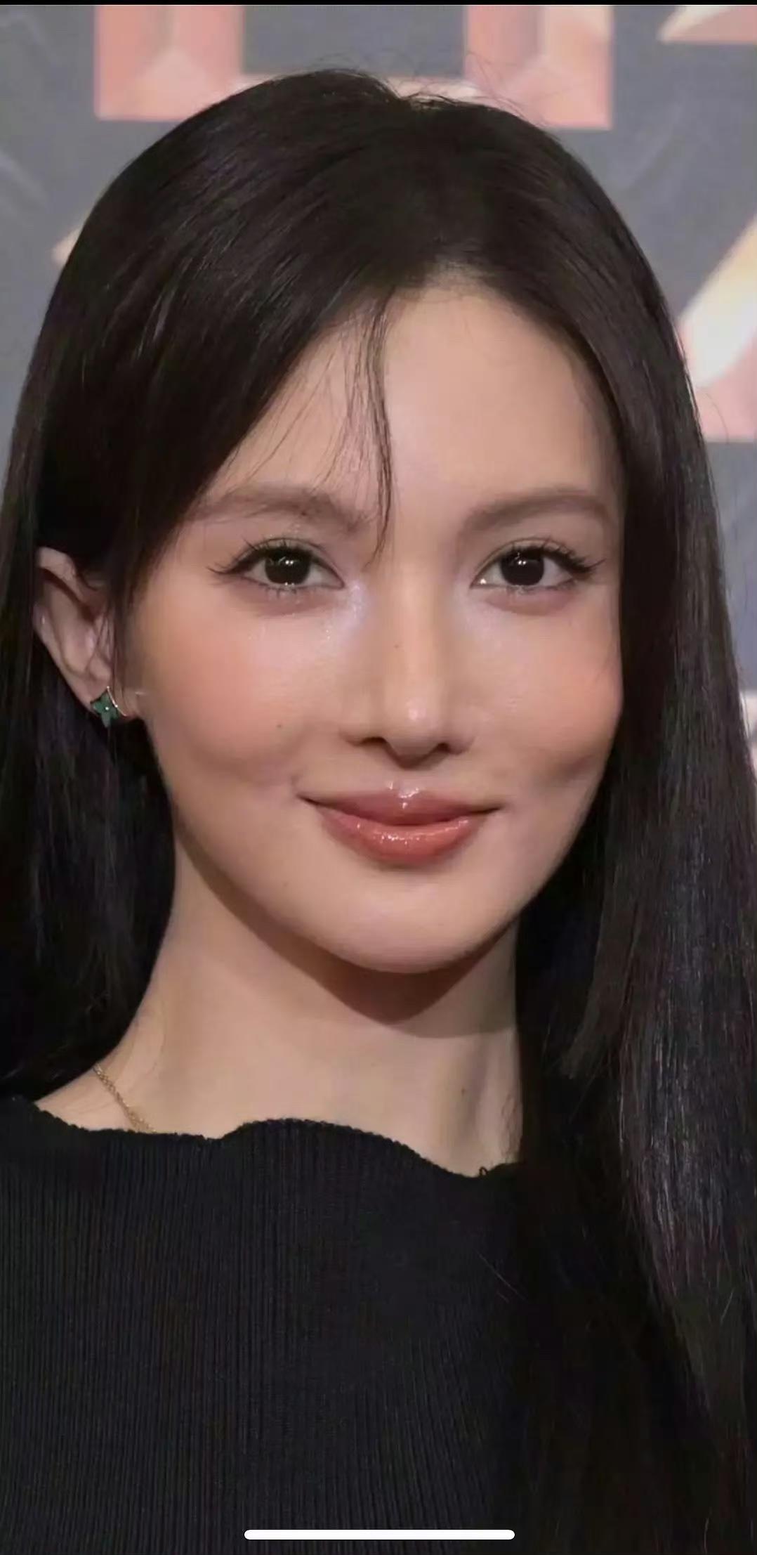 金晨这脸又变样了，看看这个鼻子和嘴，还能认出是金晨吗？果然整容会上瘾，有第一次就