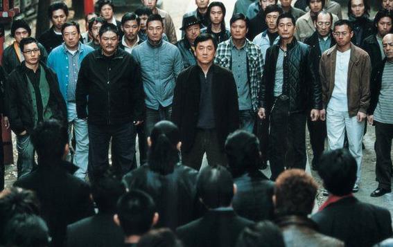 香港黑帮这事儿，得从根儿上掰扯掰扯。早年香港没回归的时候，社会环境复杂，黑帮确实