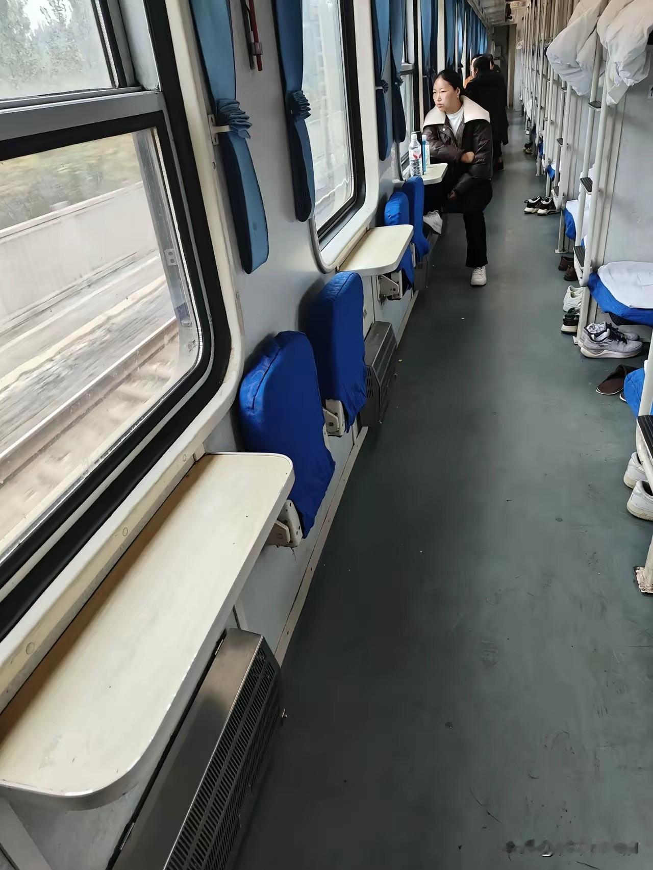 现在都什么时代了，从重庆到北京的T10列车，全程2070多公里，耗时26小时