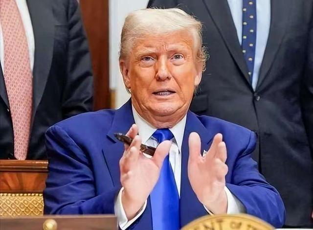 特朗普暴跳如雷，觉得自己在中国这里打了败仗！说白了，美国现在所面临的一切局势都是