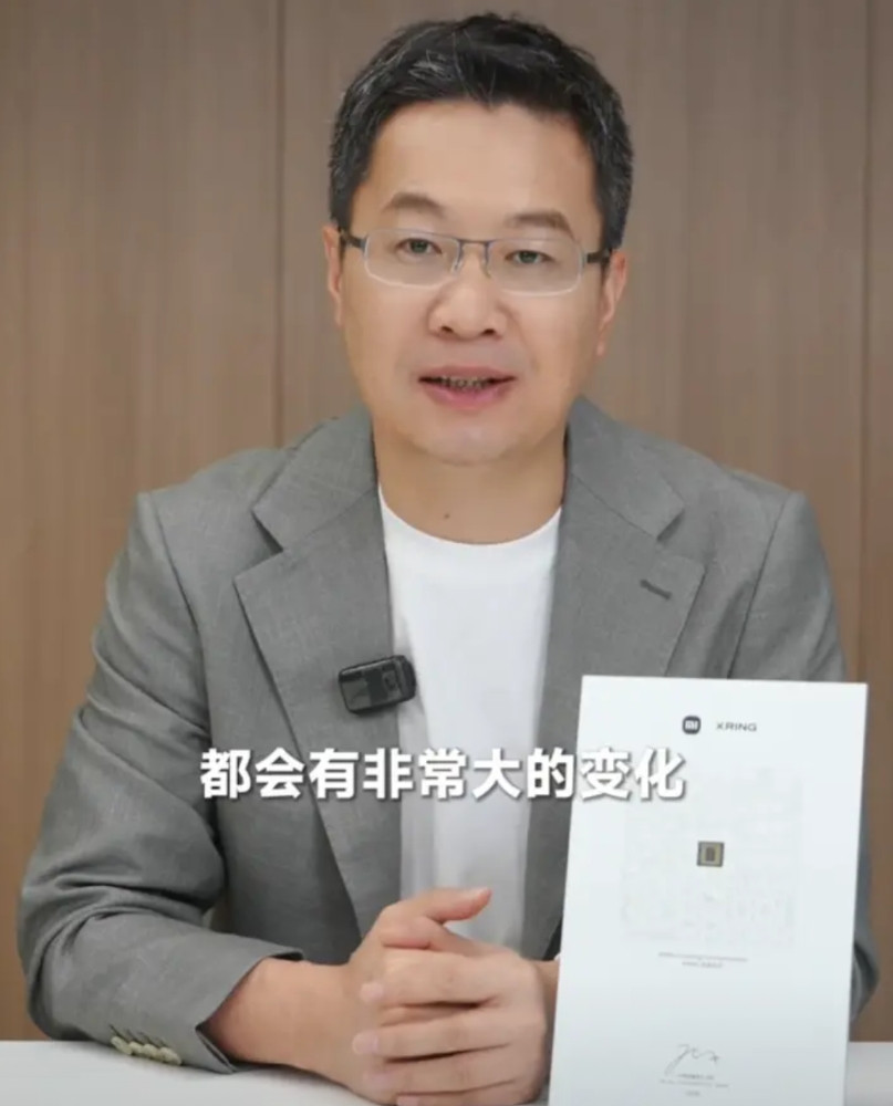 最近卢伟冰预热的小米16系列消息太炸了，这可能是小米数字系列最激进的转型。听