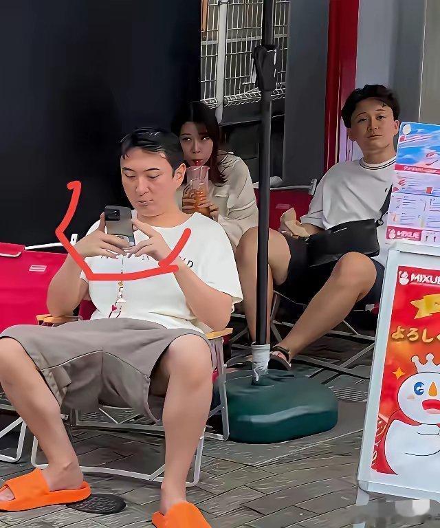 这手机没见过啊，很贵吗？