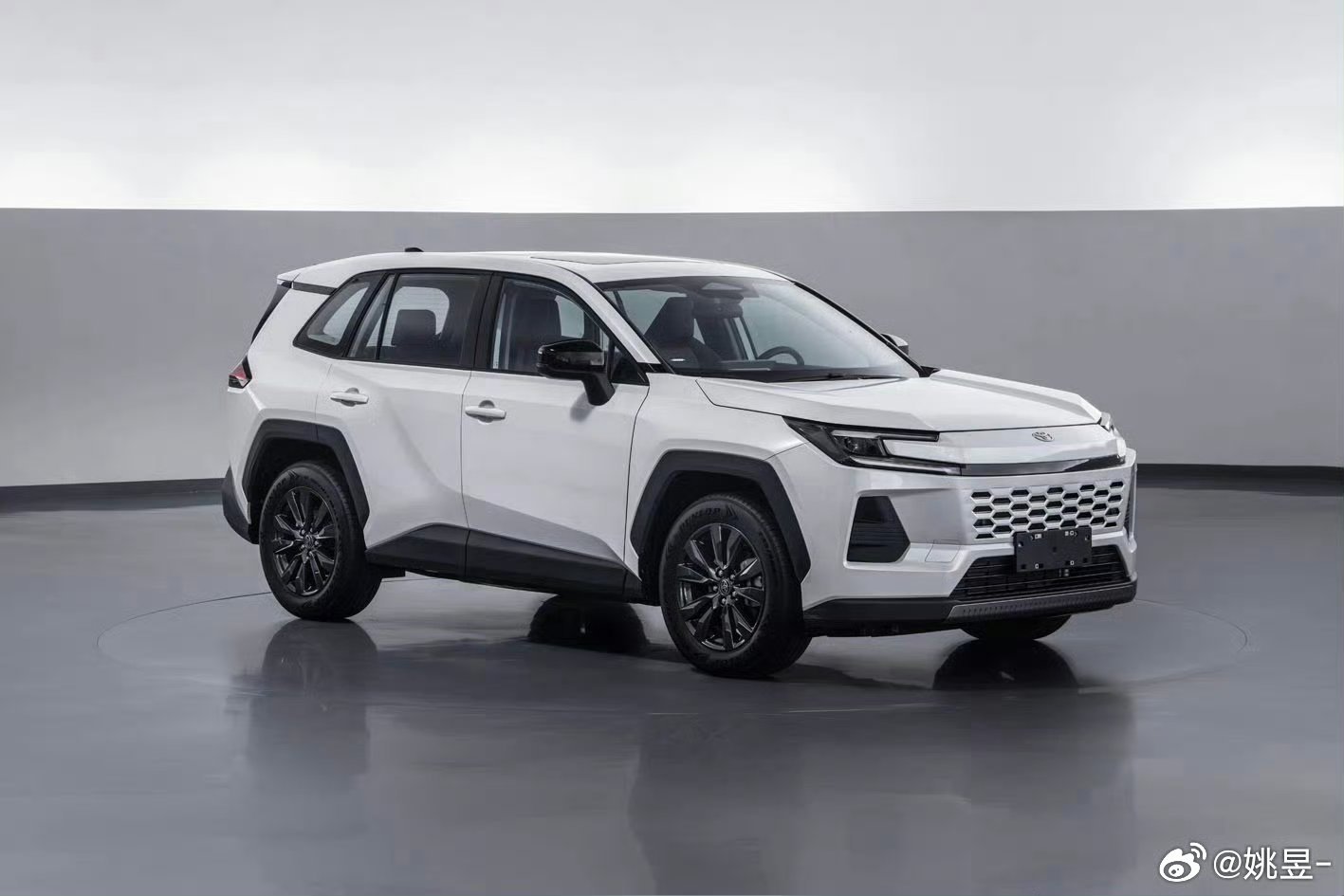 上一轮工信部广丰威兰达申报后一汽丰田RAV4也来了!图一图二RAV4，图三图四