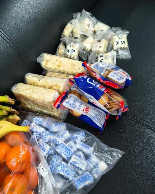 真没想到，有些大男人也爱吃零食。最近，我侄女跟我抱怨，说侄女婿最近出现了一个坏