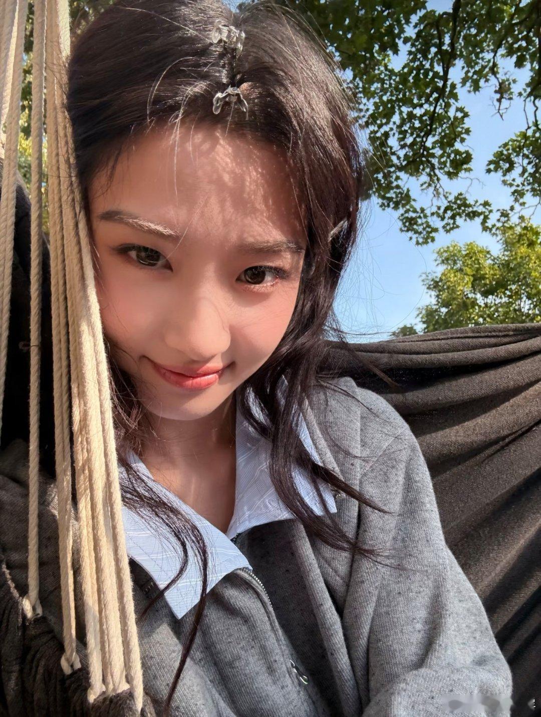 #卢昱晓##向全世界安利卢昱晓##给卢昱晓的新年心意#＂零碎的星光汇聚，闪烁着我的青春.＂​