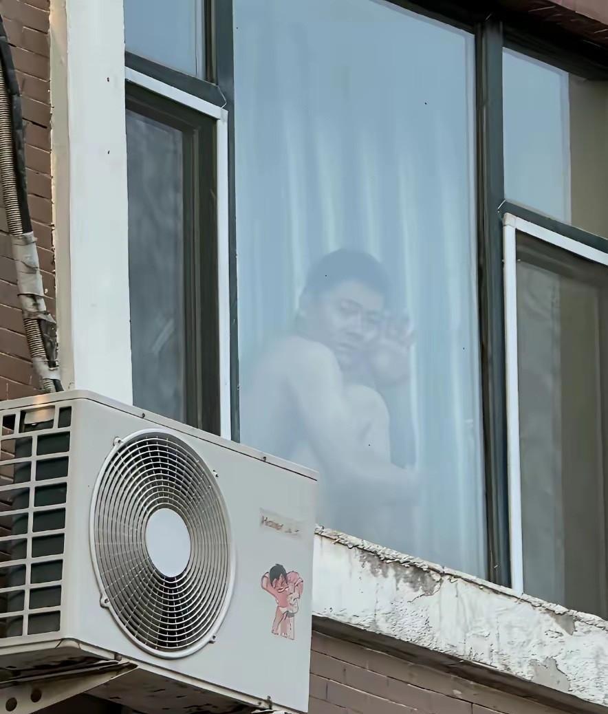 他为什么会在这里？[？？？]