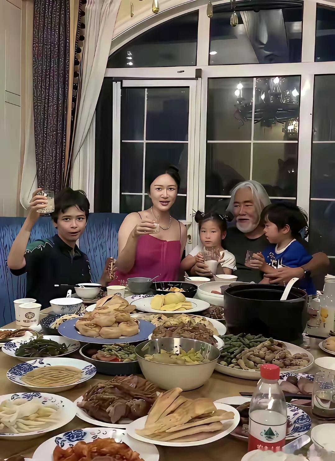 我的老天爷啊，果然是贫穷限制了我的想象力！张纪中平常的晚餐竟然这么豪横？简直颠覆