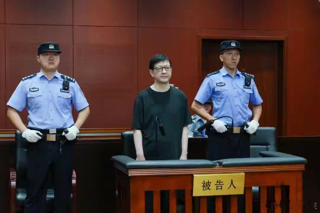 【受贿1595万余元，上海市国防动员办公室原副主任吴斌一审获刑十年八个月！】2