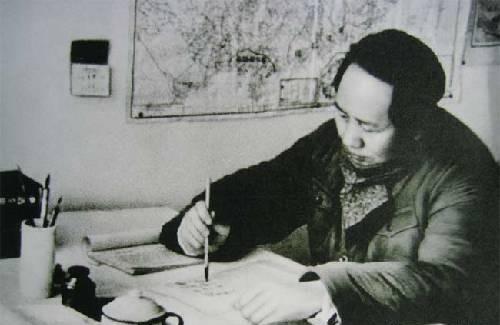 毛泽东在韶山冲上屋场住了17年，在中南海丰泽园也住了17年。让人不解的是，毛泽东