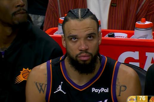 对太阳队狄龙来说，这是他最不甘心的一场比赛！在77平关键局时只能干着急，眼神里