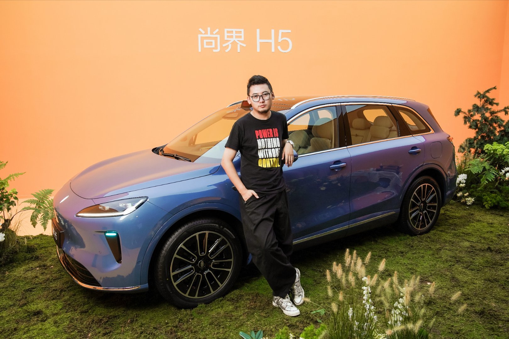 尚界H5或颠覆20万级SUV市场格局我超谁能教教我怎么和车拍照显帅气啊[哭哭][