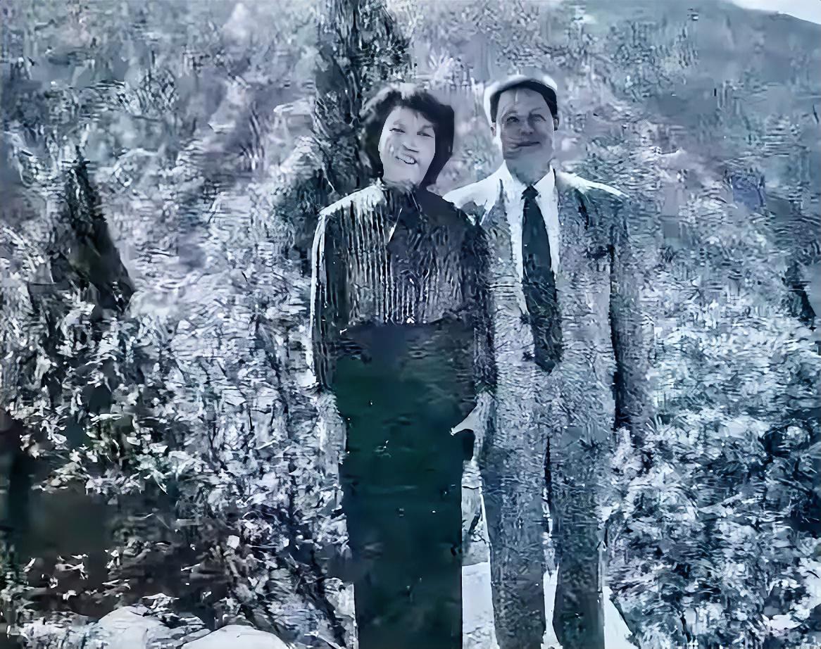 贾福元，是郭凤莲的老伴，早年参军，是英雄八连的原副连长，1966年与郭凤莲结婚。